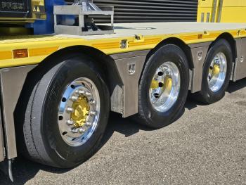S580 V8 / 8x4 / FASSI 115 t/m CRANE / RETARDER